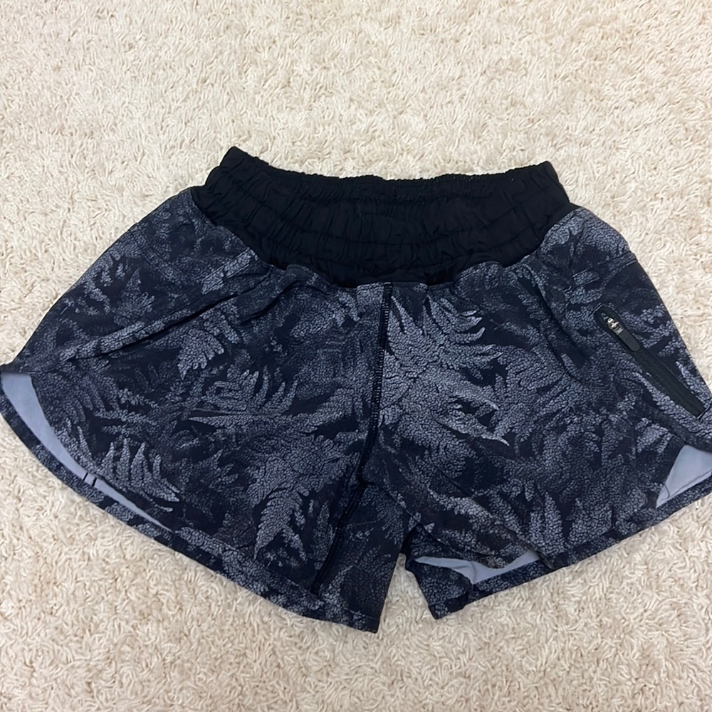 Lululemon Hotty Hot short